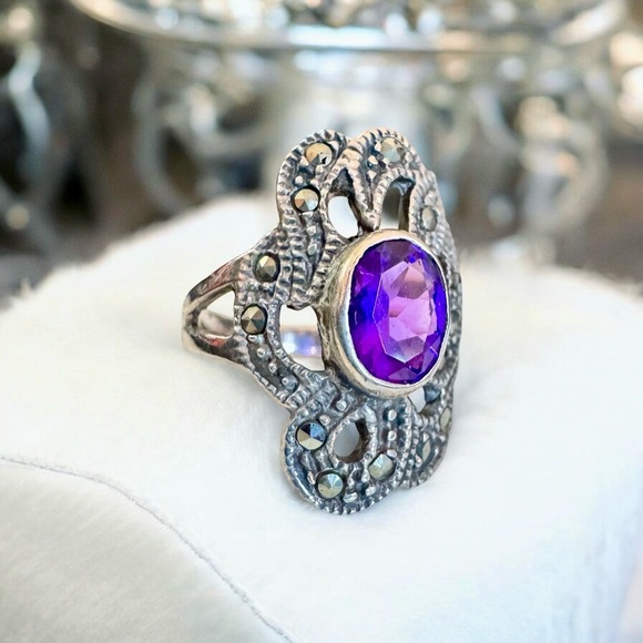Sterling Silver Amethyst & Marcasite Ring (6.25) - Picture 9 of 12